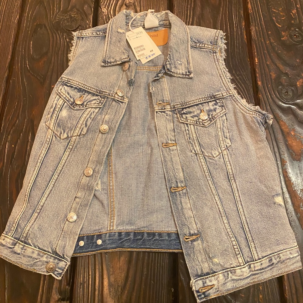 H&M denim distressed vest. Size 8. New with tags.